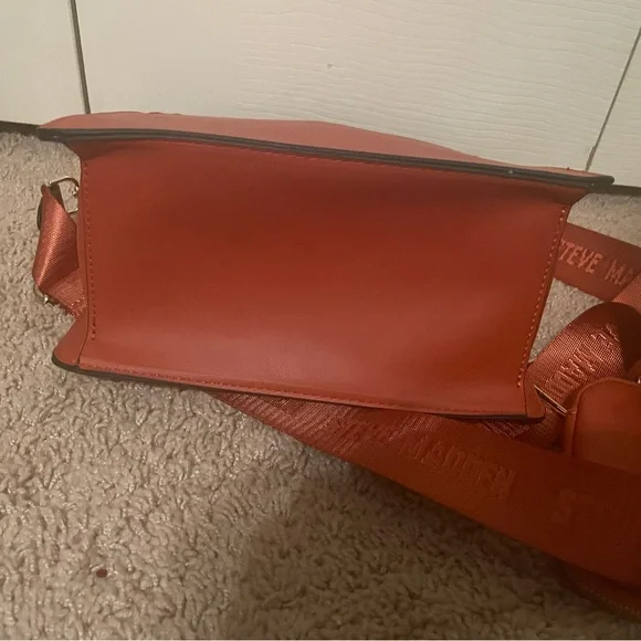 Steve Madden Red-Orange Handbag with Strap - Picture 7 of 8